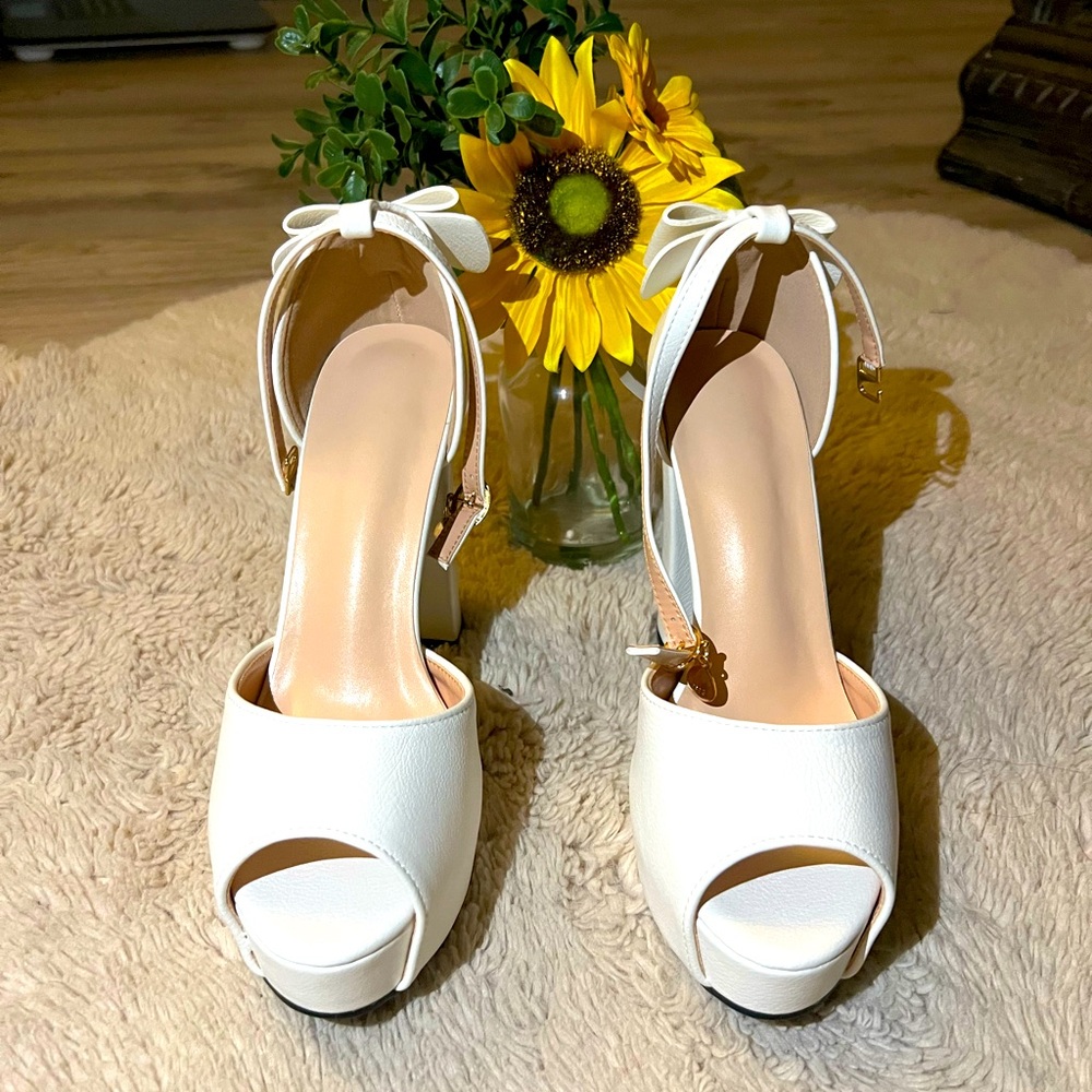 Super cute white heals